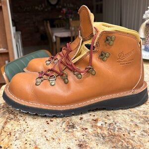 Danner Mountain Pass - Horween Rio (9.5 Mens)